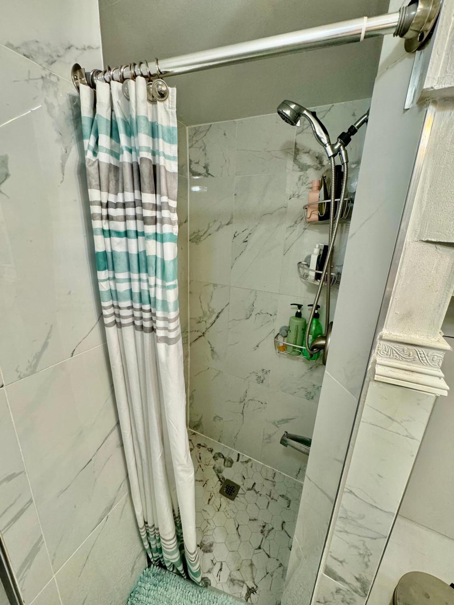 Tiny Private Room On The 1St Floor With Shared Bathroom Near Seatac Airport And Downtown Seattle Eksteriør billede