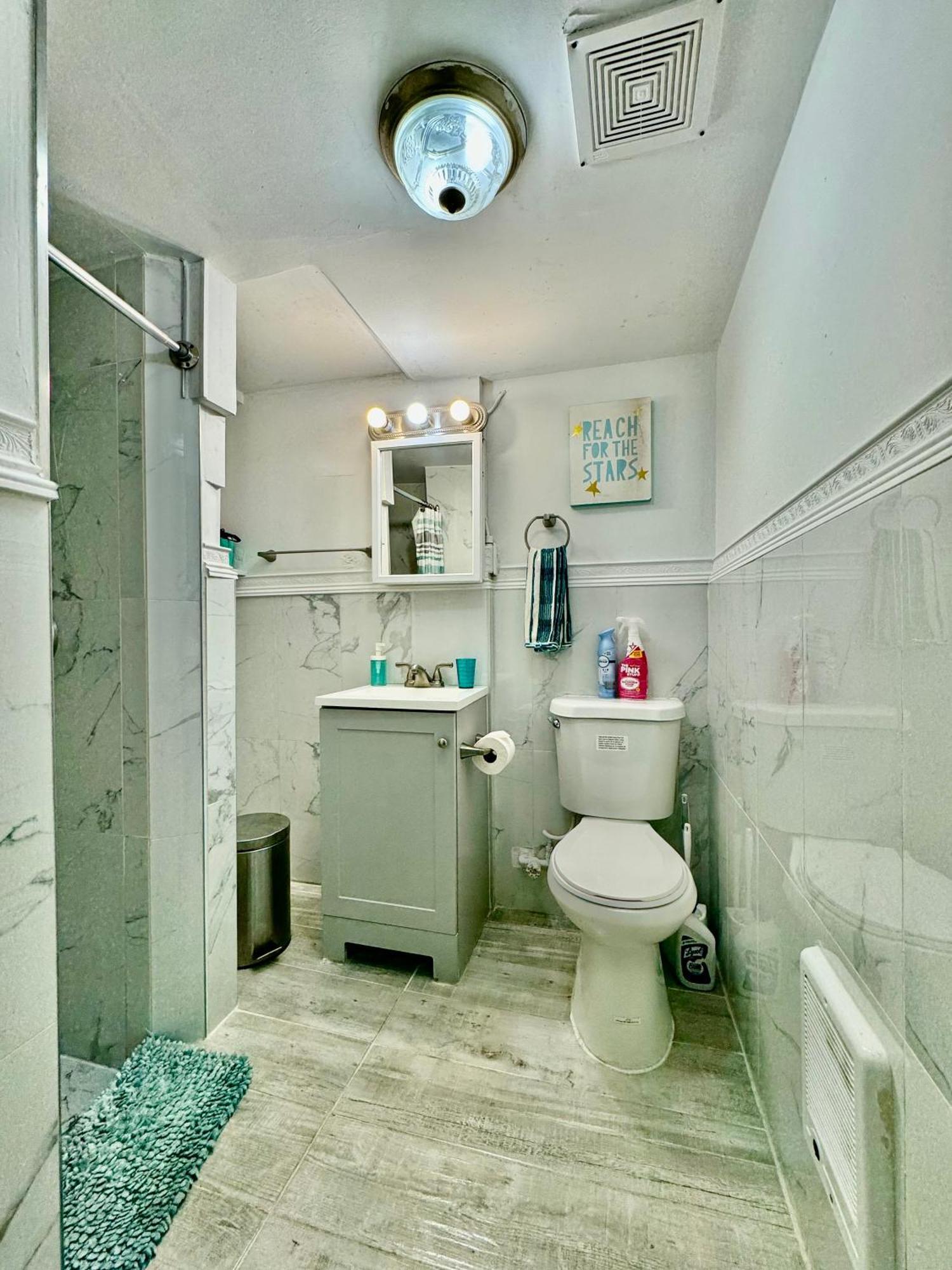 Tiny Private Room On The 1St Floor With Shared Bathroom Near Seatac Airport And Downtown Seattle Eksteriør billede