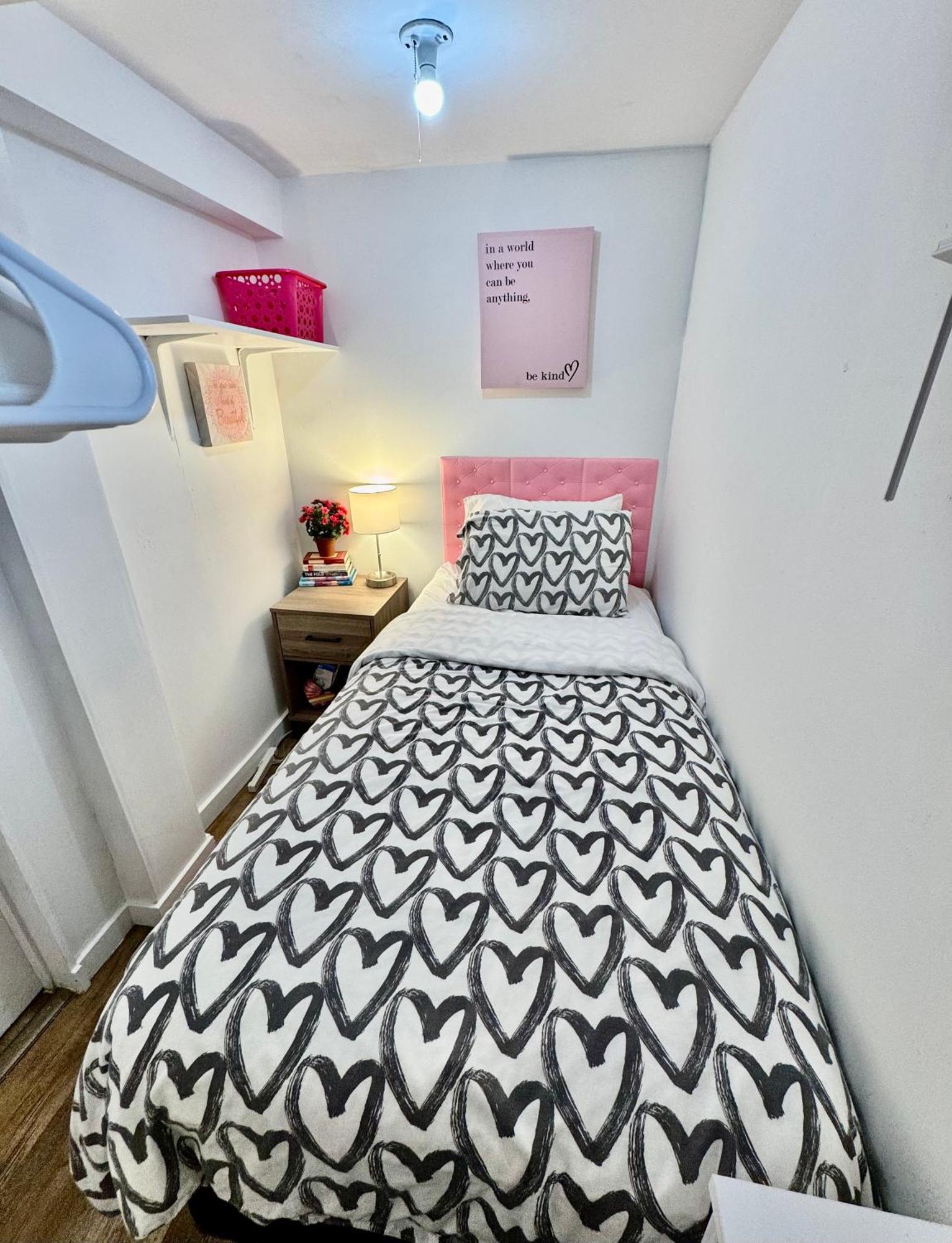 Tiny Private Room On The 1St Floor With Shared Bathroom Near Seatac Airport And Downtown Seattle Eksteriør billede